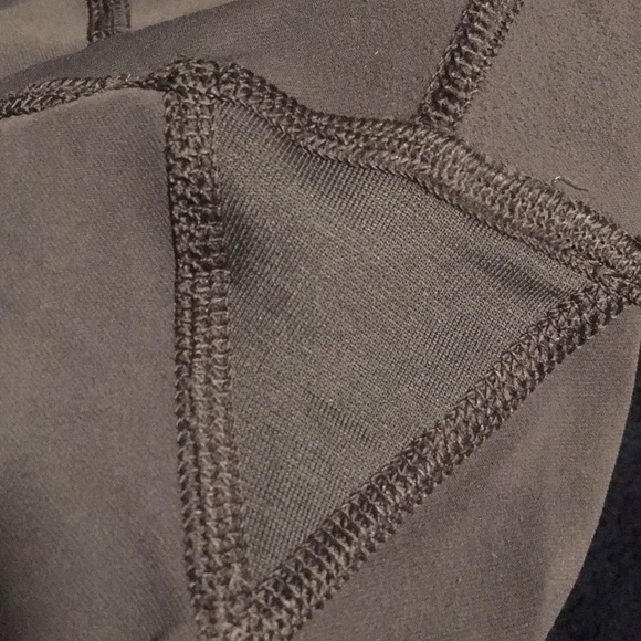 Lululemon mid rise running crop 21”size 4 - Picture 5 of 7